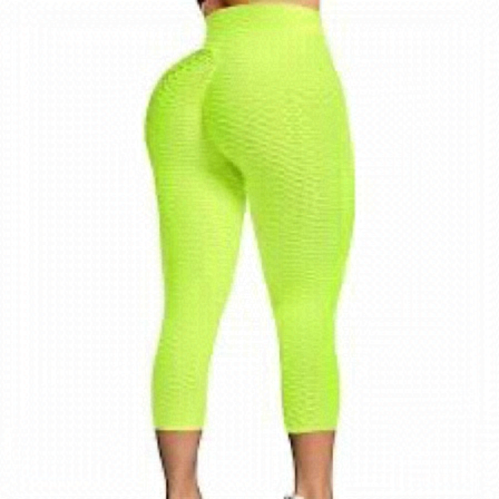 ⭐️HIGH Waisted Workout Butt Lifting Scrunch Booty Tummy Control Capri Leggings⭐️